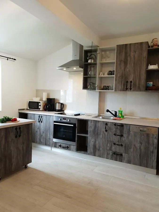 Parentina Apartment بوريتش 0*,